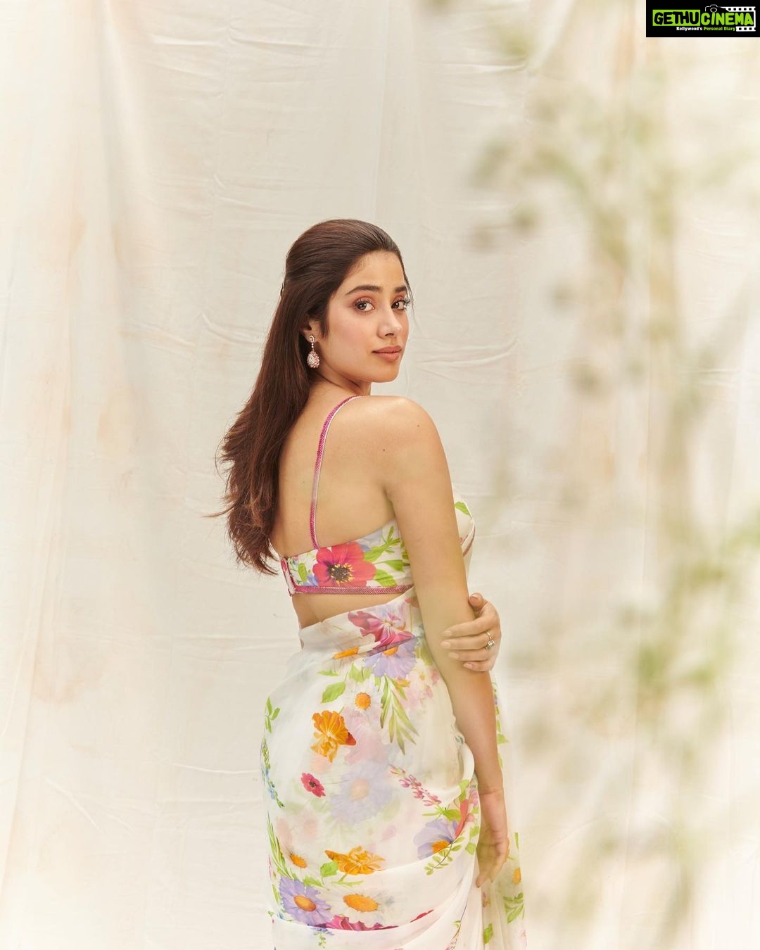 Janhvi Kapoor Instagram - 🌸🌺🌼