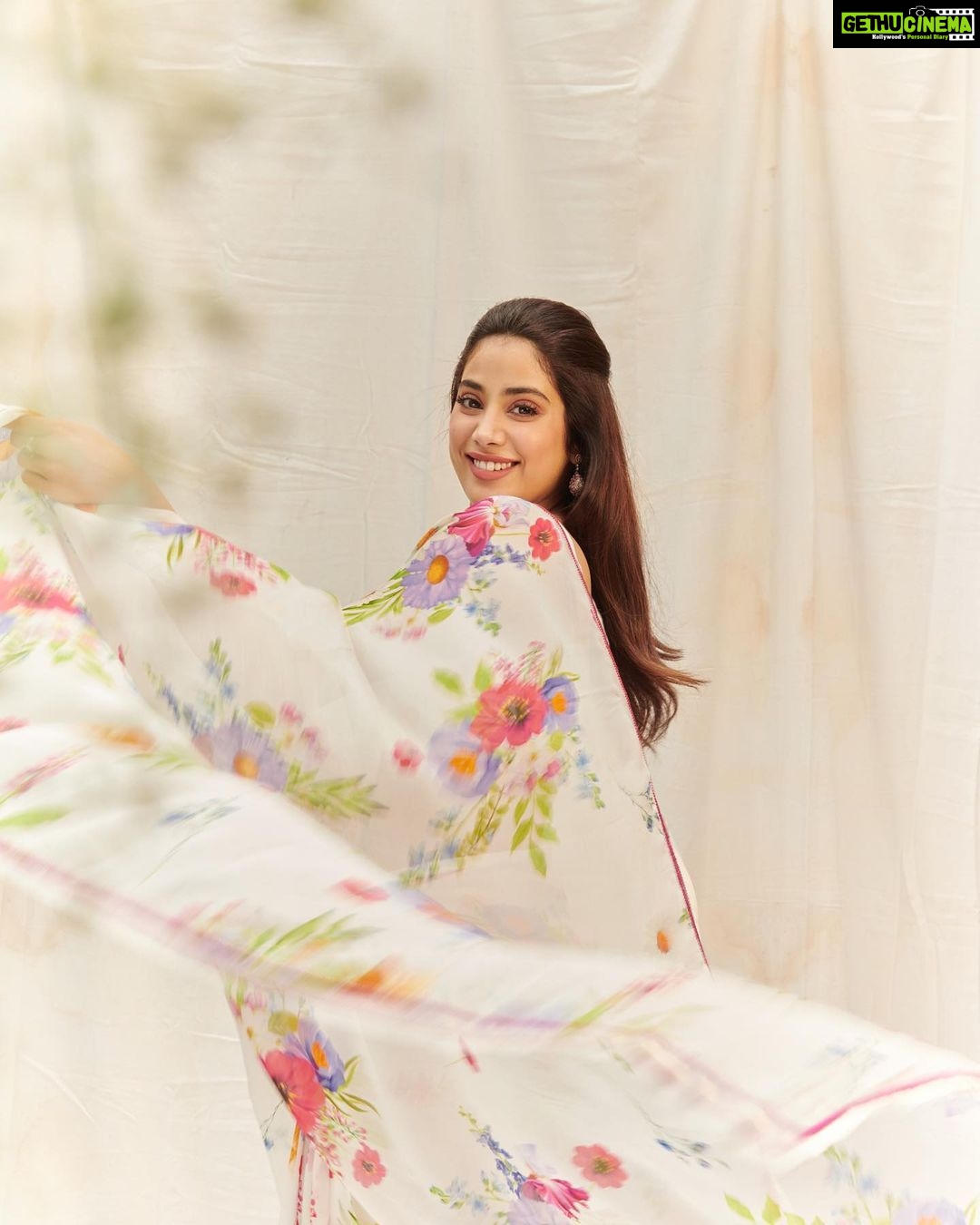 Janhvi Kapoor Instagram - 🌸🌺🌼