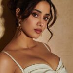 Janhvi Kapoor Instagram - passionate from miles away, passive with the things u say