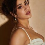 Janhvi Kapoor Instagram - passionate from miles away, passive with the things u say