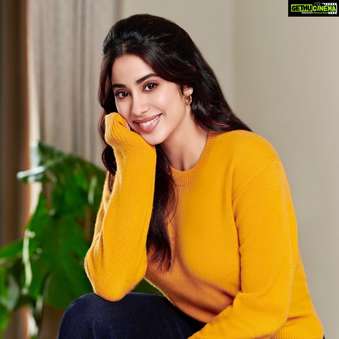 Janhvi Kapoor Instagram - Fall ready with @uniqloin! Check out the new Knit collection which is soft in texture, made of 100% high quality fabric and available in a variety of colours. #UNIQLOIndia #LifeWear #KnitCollection