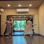 Janhvi Kapoor Instagram – trying to keep it together #literally 💪🏼