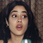 Janhvi Kapoor Instagram – trying to keep it together #literally 💪🏼