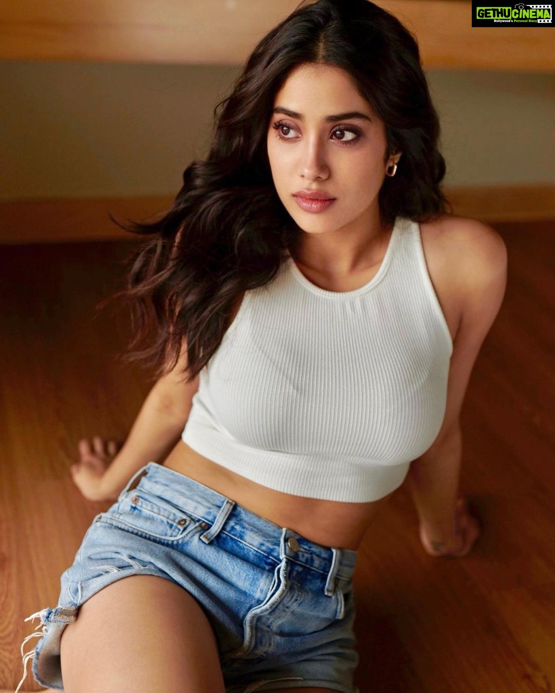 Janhvi Kapoor Instagram - undone