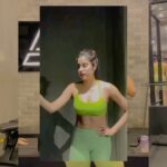 Janhvi Kapoor Instagram - Ever wondered what #JanhviKapoor’s preparation for the #FilmfareAwards looks like? Well, now you know! Location: @antigravity_club #FilmfareOnReels #Wolf777newsFilmfareAwards #FilmfareAwards2022