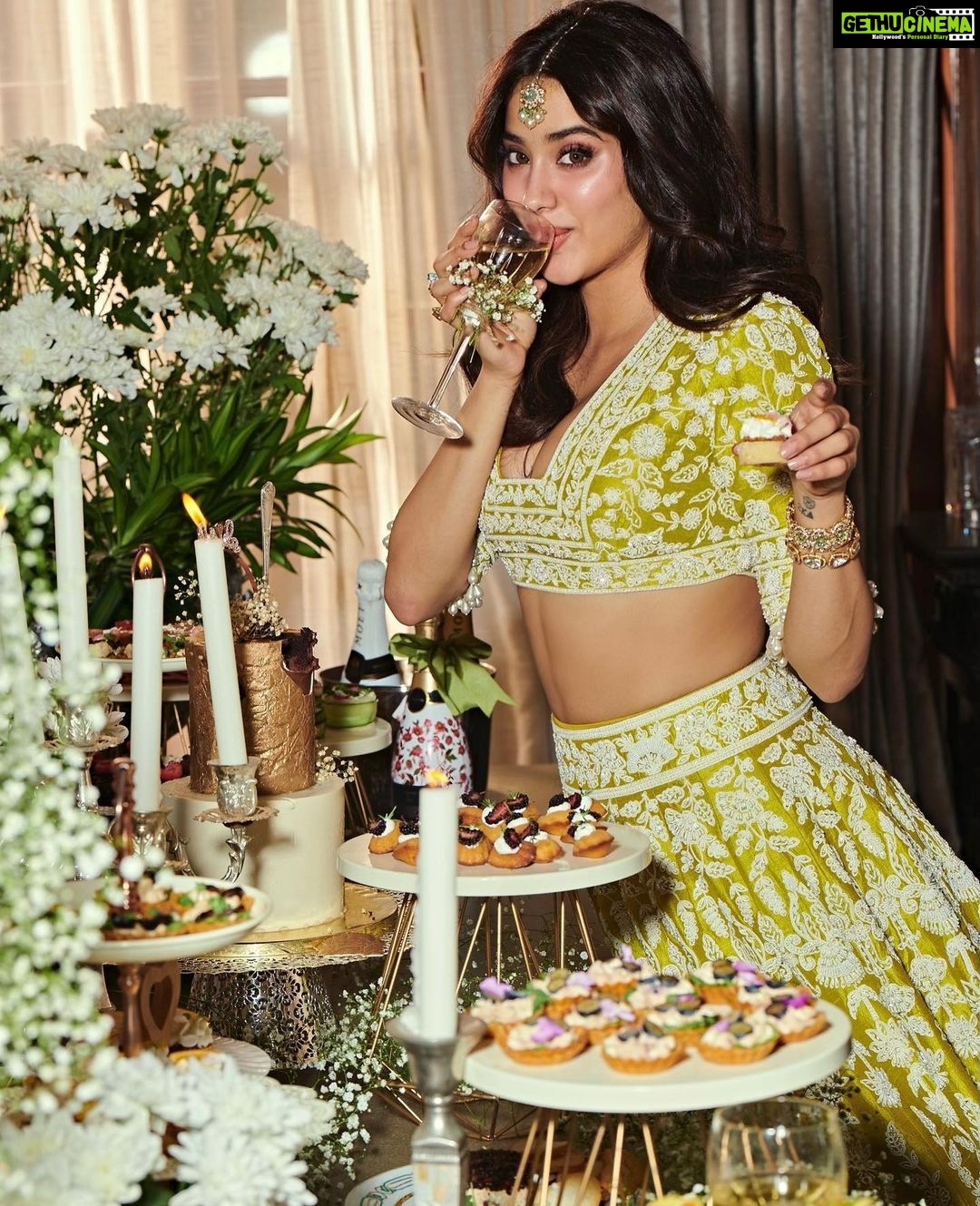 Janhvi Kapoor Instagram - me treating myself after all the love you guys showered on the #mili trailer ❤️ IN THEATRES 4th NOV Trailer link in bio 💕 For @hellomagindia Editor: Ruchika Mehta @ruchikamehta05 Interview: Nayare Ali @nayareali Photography: Vaishnav Praveen @vaishnavpraveen from the House of Pixels @thehouseofpixels Creative Direction: Avantikka Kilachand @avantikkak Fashion Editor: Sonam Poladia @sonampoladia Junior Stylist: Anushree Sardesai @anushree_sardesai Make-Up: Savleen Manchanda @savleenmanchanda Hair: Priyanka Borkar @priyanka.s.borkar Wardrobe Courtesy: Manish Malhotra @manishmalhotra05 @manishmalhotraworld Team Manish Malhotra: Chandni Prakash Gowani @chandniprakash Actor’s PR Agency: Hype PR @hypenq_pr
