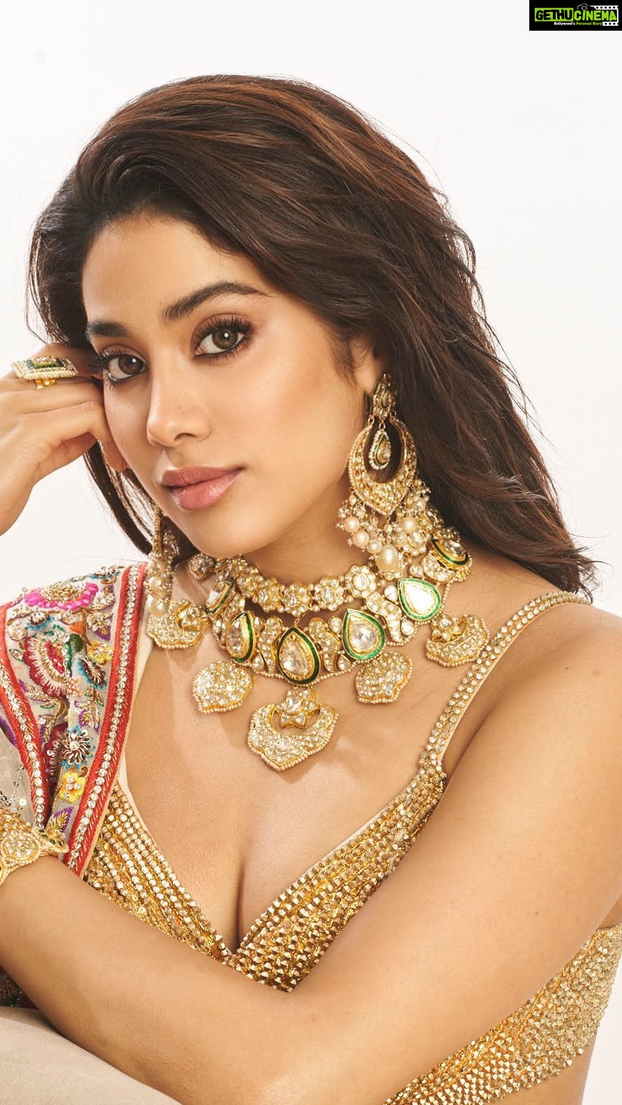 Janhvi Kapoor Instagram - Feeling festive this Diwali with my Tyaani family. #tyaanijewellery #tyaanibykaranjohar #diwali2022