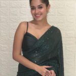 Jannat Zubair Rahmani Instagram – Happy Diwali ✨🪔

Outfit @krupa_jain
Jewellery @tandjjewelhouse
Stylist @styledbysujata