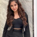Jannat Zubair Rahmani Instagram – Humble enough to know I can be replaced, wise enough to know ain’t nobody like me 🤍

Style by : @kmundhe4442 
Outfit by : @label_panra
Makeup : @fab_beauty___ 
Hair by : @pujahairstyles_ Jio World Centre
