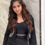 Jannat Zubair Rahmani Instagram - Humble enough to know I can be replaced, wise enough to know ain’t nobody like me 🤍 Style by : @kmundhe4442 Outfit by : @label_panra Makeup : @fab_beauty___ Hair by : @pujahairstyles_ Jio World Centre