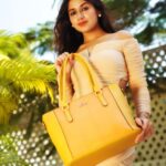 Jannat Zubair Rahmani Instagram - @lavieworld handbags in vibrant hues for my happy mood. Use code JANNAT20 to get additional 20% off at www.lavieworld.com 👜🔥 #lavieworld #LavieXJannat #lavieenrose #fickleisfun #handbag #fashion #style #sale #jannatzubair #ad #collaboration