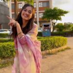 Jannat Zubair Rahmani Instagram – Listening to the song on loop 😍 @ananyabirla #terimerikahani