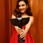 Jasmin Bhasin Instagram – Dolled up for  Lokmat style awards !!
 

Makeup by @anumariyajose 
Hair by @kamaldeepss 
Outfit by @rudrakshdwivedi 
Styled by @ankiitaapatel
Jewellery @the_jewel_gallery 

@lokmat #lokmatmoststylish