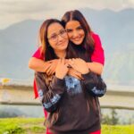Jasmin Bhasin Instagram – Will always hold onto you like this ❤️
Happy birthday my superwoman and soul sister @ilhamgoni 
Always praying for your good health and happiness ❤️
I love you a lot 😘😘