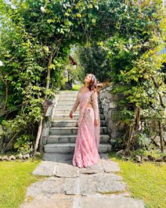 Jasmin Bhasin Instagram - Swipe left for my favourite one 😍

Styled by @stylingbyvictor @sohail__mughal___
Outfit @anjaleeandarjunkapoor
Accessories @kushalsfashionjewellery 
For #krishrag engagement