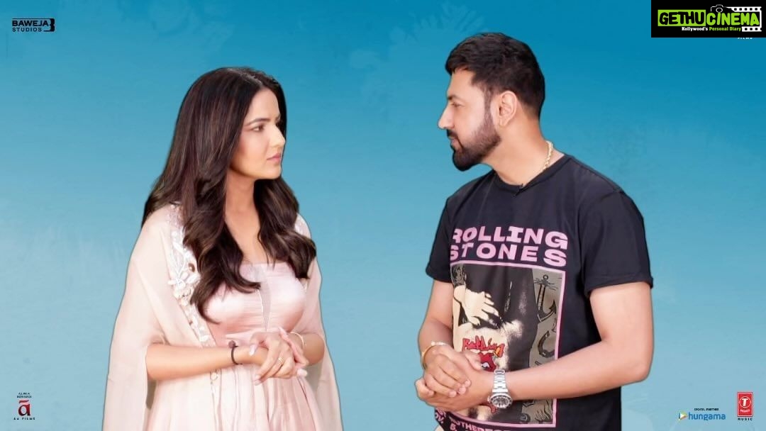 Jasmin Bhasin Instagram - Jive #Honeymoon te niklan lyi advance vich taiyaari kar lyi hai, Ove hi hun advance vich tickets vi book kar lo apni ate apne parivaar di. Kyunki, advance bookings are now open! 🫰♥️ #Honeymoon Advance Bookings Open Now (link in bio) #honeymoonon25thoct @gippygrewal @bawejastudios @tseries.official https://bookmy.show/Honeymoon https://m.paytm.me/honeymoon