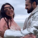 Jasmin Bhasin Instagram – Deep te Sukh ❤️
#honeymoon #25oct @jaani777 @bpraak #gippygrewal #jasminbhasin