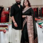 Jayasurya Instagram - Random clicks 🖤🖤🖤 @sarithajayasurya_designstudio
