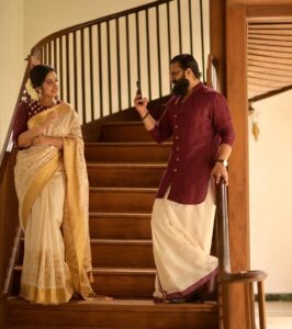 Jayasurya Instagram - ഫോട്ടോ ഷൂട്ടിനിടയിലെ ഒരു ഫോട്ടോഷൂട്ട് 📸 @aghoshvyshnavamofficial @sarithajayasurya_designstudio