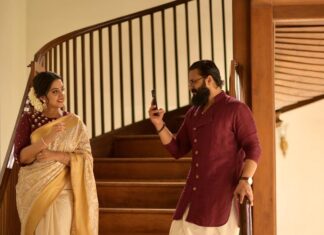 Jayasurya Instagram - ഫോട്ടോ ഷൂട്ടിനിടയിലെ ഒരു ഫോട്ടോഷൂട്ട് 📸 @aghoshvyshnavamofficial @sarithajayasurya_designstudio