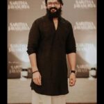 Jayasurya Instagram - Random clicks 🖤🖤🖤 @sarithajayasurya_designstudio