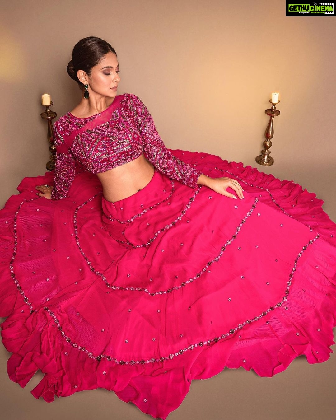 Jennifer Winget Instagram - Lights ! Diyas! Action ! #happydiwali💥 Outfit @richajaisinghanilabel Jewellery @anaqajewels Styled by @natashaabothra Team @priyankaa.a_91 @dhwaniivithalani_22 Makeup @sonamvaghani.mua Hairstylist @hairbysharda Photographer @ashish_ojha_photography