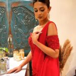 Jennifer Winget Instagram - La vie en red ♥️ Outfit @sonaakshiraaj Jeweller @meraki.mumbai Styled by @natashaabothra Team @priyankaa.a_91 Makeup @sonamvaghani.mua Hairstylist @hairbysharda