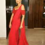 Jennifer Winget Instagram - La vie en red ♥️ Outfit @sonaakshiraaj Jeweller @meraki.mumbai Styled by @natashaabothra Team @priyankaa.a_91 Makeup @sonamvaghani.mua Hairstylist @hairbysharda