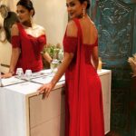 Jennifer Winget Instagram - La vie en red ♥️ Outfit @sonaakshiraaj Jeweller @meraki.mumbai Styled by @natashaabothra Team @priyankaa.a_91 Makeup @sonamvaghani.mua Hairstylist @hairbysharda