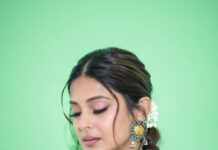 Jennifer Winget Instagram - Sliding into the festive mood with six yards of grace. Happy Ganesh Chaturthi everyone!🙏 Saree: @rohitbalofficial Jewellery : @curiocottagejewelry Stylist: @natashaabothra Assisted: @simstyles20 @teamnatashaabothra 💄 : @sonamvaghani.mua 💆‍♀️ : @hairbysharda 📸: @rishabhkphotography