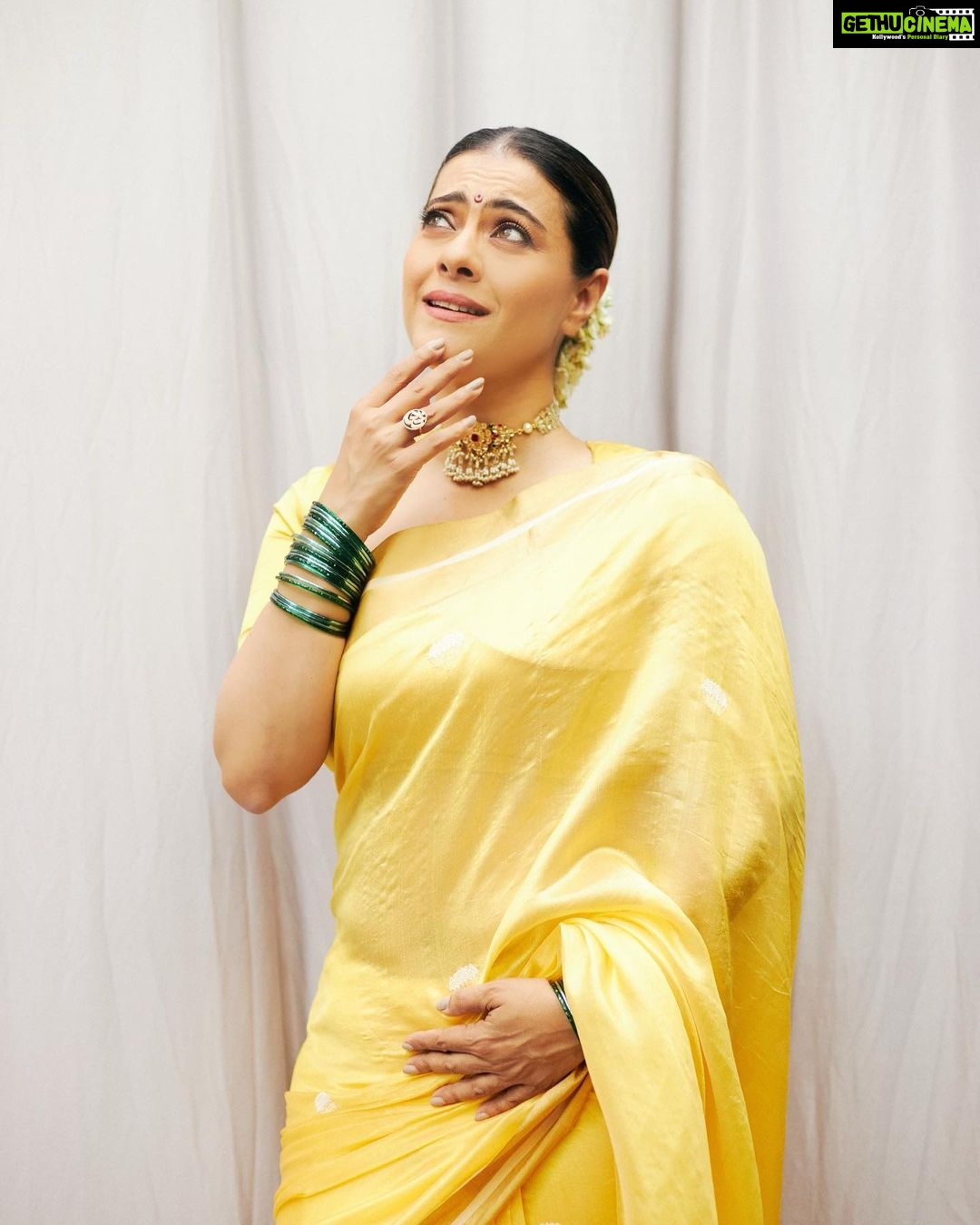 Kajol Instagram - Going #ganpatibappa mad! #ganpatibappamorya #lalbaughcharaja Come on people gimme a smile