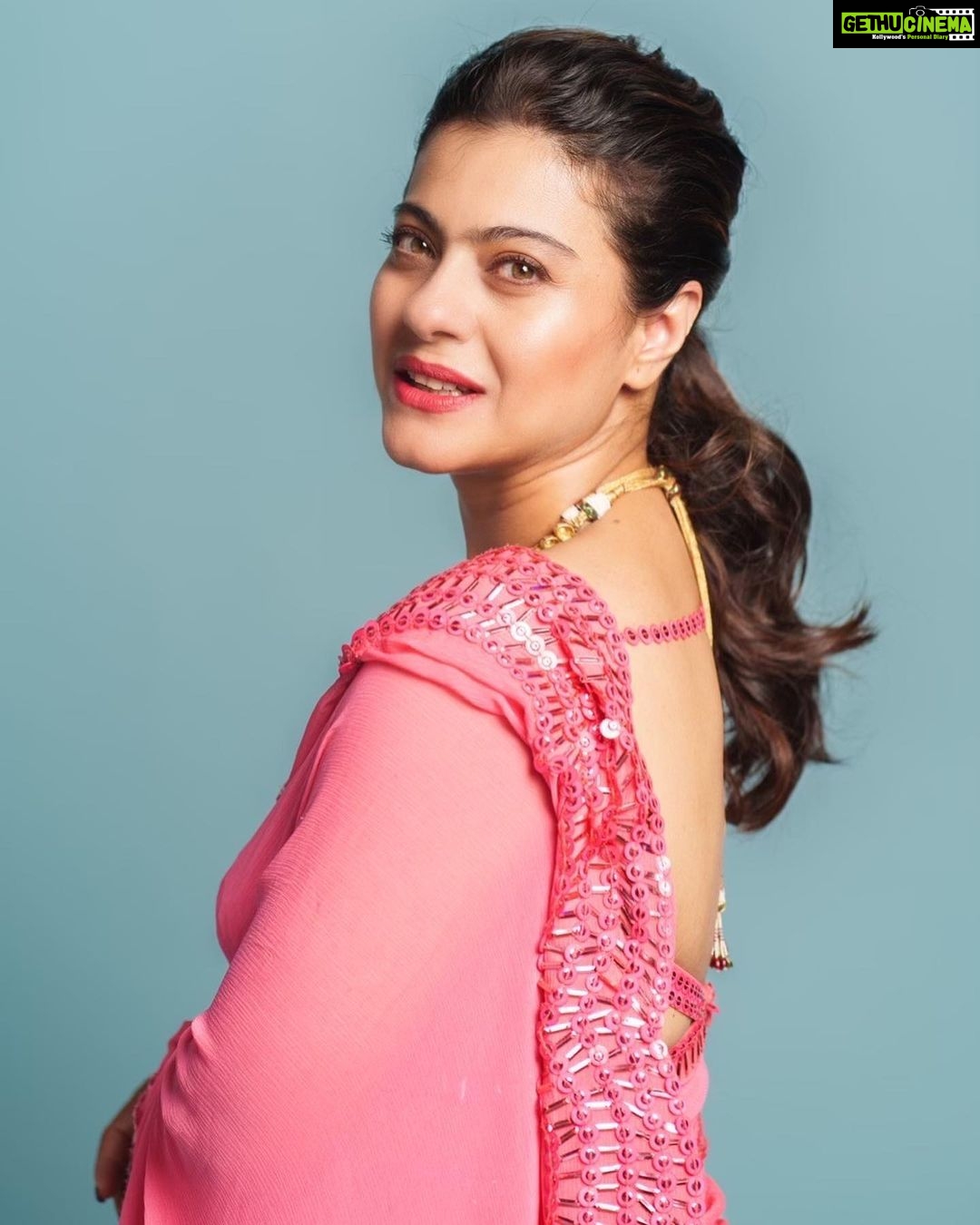 Kajol Instagram - What we see depends mainly on what we are looking for… so what do you see when u look at me? Tell me! 😝 #HappyDiwali ✨♥️🪔