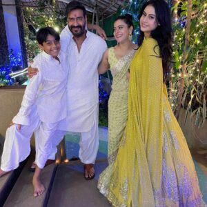 Kajol Instagram - Family says it all! 
#allaboutlastnight #diwalinight #picturenight