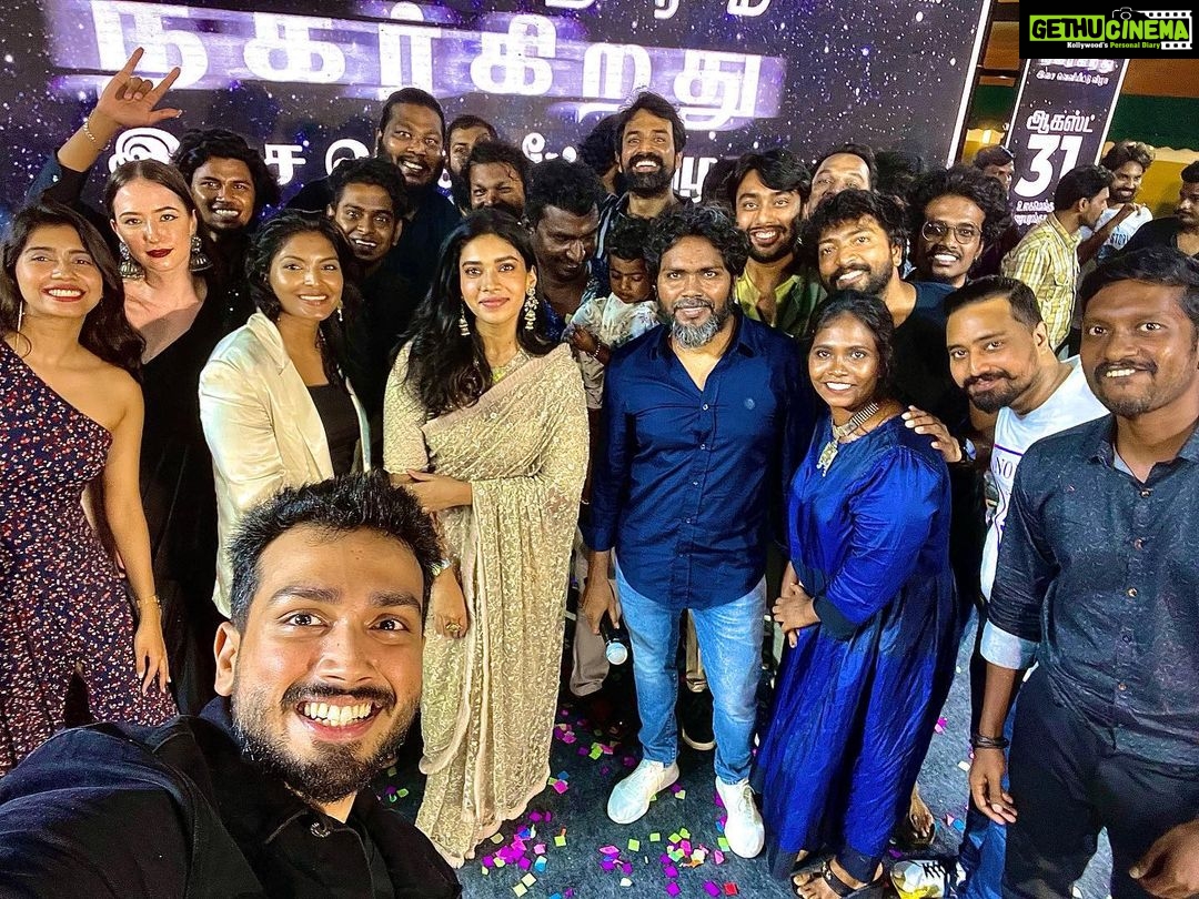 Kalidas Jayaram Instagram - About last night 🔥😇 Natchathiram has started moving Reaching you this august 31st Checkout the brilliant album by @tenmamakesmusic on @thinkmusicofficial ❤️ Phoenix MarketCity (Chennai)