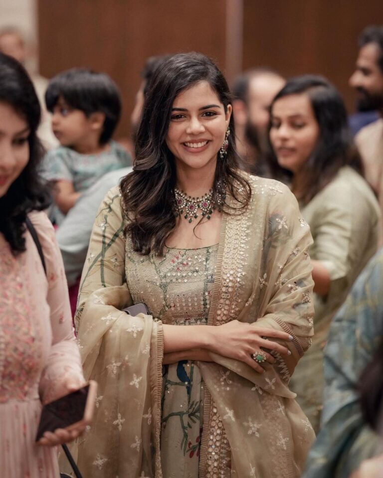 Kalyani Priyadarshan Instagram - 21.08.2022 our boy @visakhsubramaniam got engaged. 🤍 I think from fear after seeing my colorful wardrobe this past month, I was strictly instructed to wear ‘light pastel ethnic’ for this one. Look : @nikhitaniranjan @archanajaju.in @kalyanjewellers_official