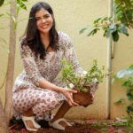 Kalyani Priyadarshan Instagram - This TVC by Parachute Kalpavriksha Foundation has so beautifully captured our farmers toiling away! All what we eat, our health, our life, we owe to our farmers - Karsakarkk nandi! So let's take a moment to value their presence in our lives by a small gesture. Join me and Parachute Kalpavriksha Foundation in this celebration of gratitude. To show your support for the same: Post a picture expressing your gratitude to our farmers, with the caption ‘Thank you, Farmers!’ Tag me and @parachute.kalpavriksha #ThankYouFarmers #FoodForThought #WhatWeNurtureGrows #parachutekalpavriksha #Collab