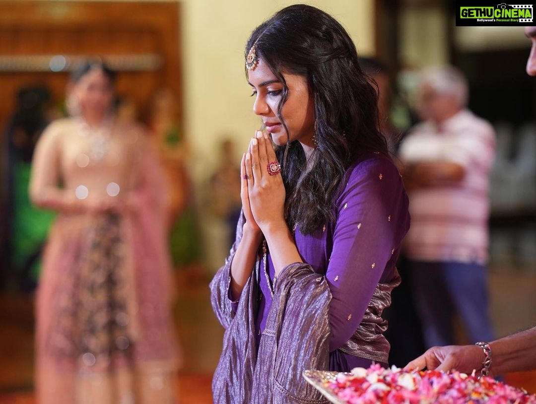 Kalyani Priyadarshan Instagram - Thank you @kalyanjewellers_official for such a blessed Navratri pooja and for being such gracious hosts. Forever honored to be a part of your family ♥️