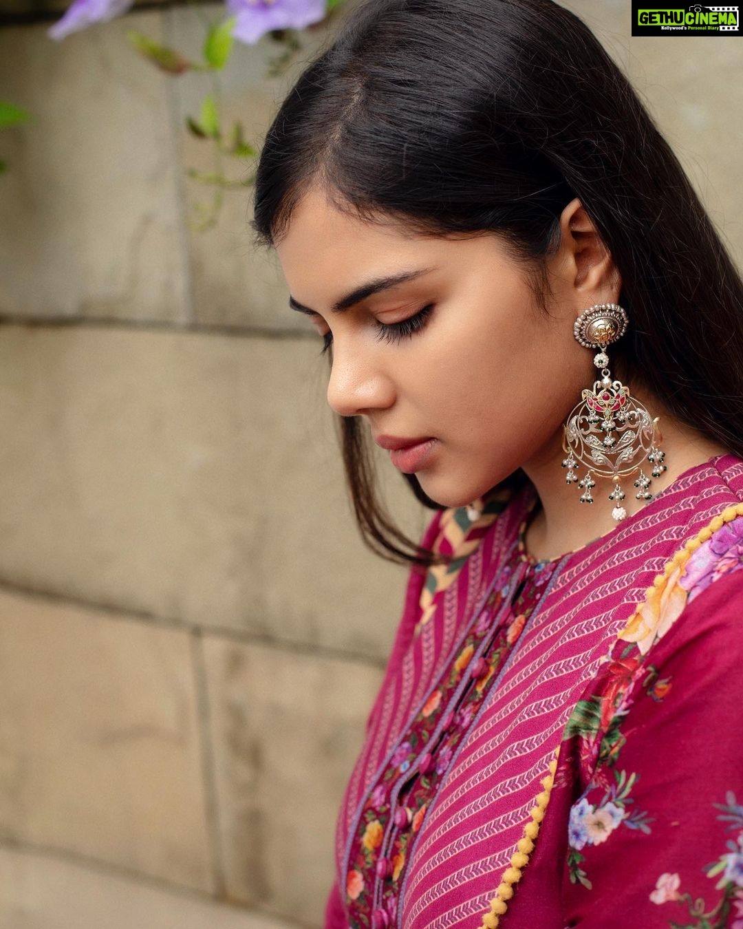 Kalyani Priyadarshan Instagram - π»πΌπΈπΊ Shot by @kiransaphotography Outfit @toraniofficial Jewelry @sheetalzaveribyvithaldas Styled by @shruthimanjari Makeup @amitkagda Team (and now producer!) @therouteofficial