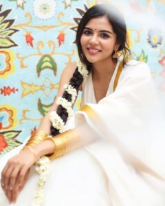 Kalyani Priyadarshan Instagram - Happy Onam everybody !!!! 🤍💛🧡