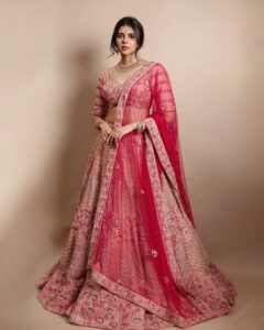 Kalyani Priyadarshan Instagram - pink. 

@kiransaphotography @archamehta @kalyanjewellers_official @bindaniofficial @therouteofficial