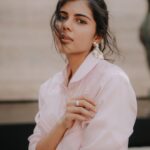 Kalyani Priyadarshan Instagram - Been holding on to these last few images I have in Beevi’s swag… maybe cuz I don’t want to let go of her… Sigh. Back to my regular clothes again…somehow everything in my closet looks so boring now… Look : @natashasinghstylist Shot by : @by.ushma Location : @meliadesertpalm Meliá Desert Palm, Meliá Collection