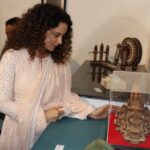 Kangana Ranaut Instagram - Today I had the good fortune of visiting the auction of Honourable Prime Minister @narendramodi ji’s memorable gifts/ mementos that were presented to him at special occasions… I bidded for Ram janm bhumi mitti and Ram Mandir design … what did you bid for ? It’s proceeds will go for Namammi Gange project … let’s do this 🥰🙏 Jai Hind