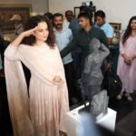 Kangana Ranaut Instagram - Today I had the good fortune of visiting the auction of Honourable Prime Minister @narendramodi ji’s memorable gifts/ mementos that were presented to him at special occasions… I bidded for Ram janm bhumi mitti and Ram Mandir design … what did you bid for ? It’s proceeds will go for Namammi Gange project … let’s do this 🥰🙏 Jai Hind
