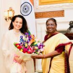 Kangana Ranaut Instagram - What a delight, what an honour to meet Honourable President Smt Droupadi Murmu ji…. Her gentle voice, calm demeanour and compassionate gaze is another worldly…. Sitting on that chair/ throne she looks nothing short of a goddess/ Shakti who nurtures, heals and guides …. As Madam president appreciated me for my work I told Honourable president when she rose to the highest place a citizen can have in this nation every woman rose in her own place whenever that may be … and we are eternally greatful to her and then she gave me that glowing gaze and I am still soaking in its bliss … Jai Hind 🇮🇳