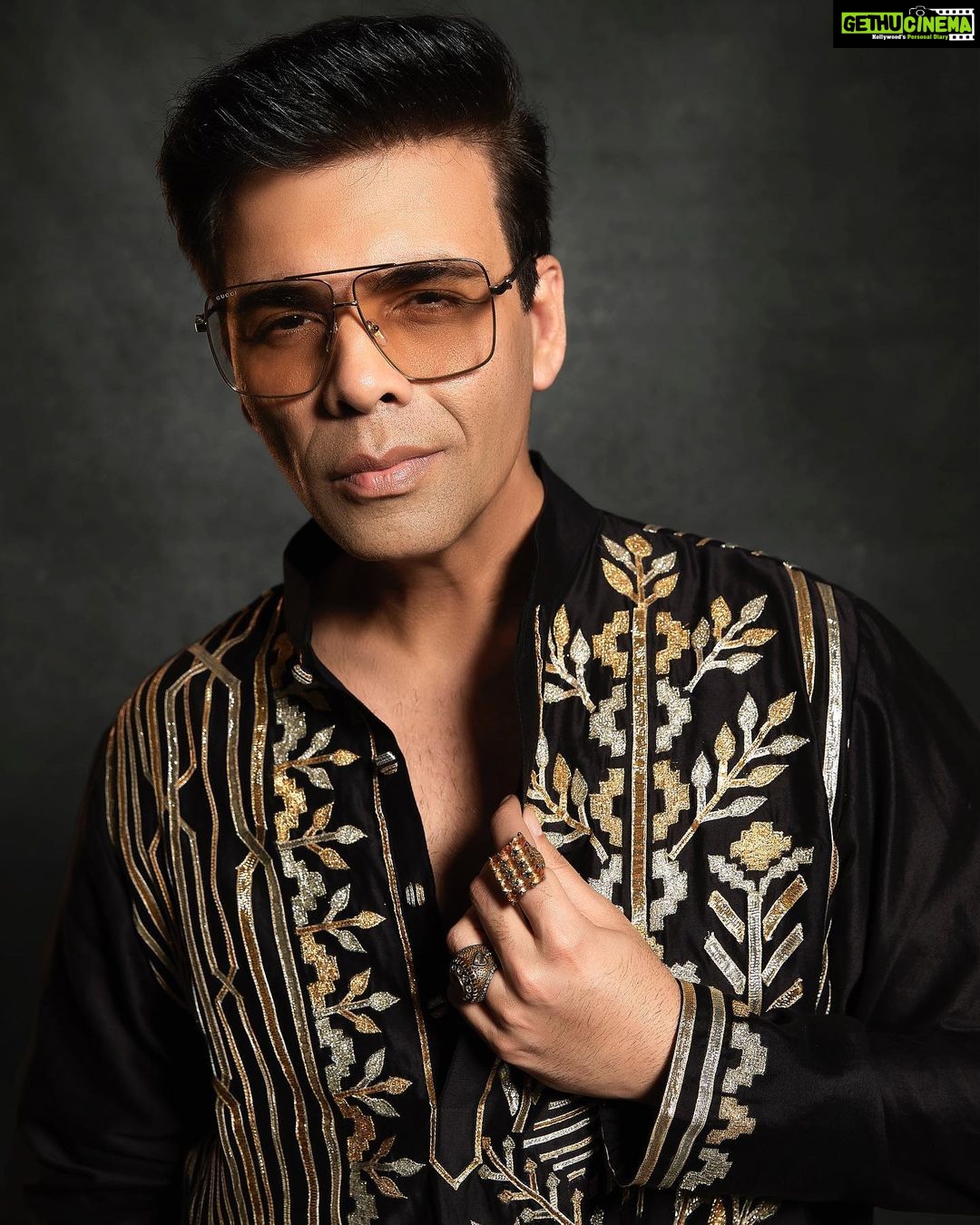 Karan Johar Instagram - Diwali nights begin!!!!! In @abujanisandeepkhosla styled by @ekalakhani โค๏ธ๐งก๐๐ ๐ท @maajidkhan88