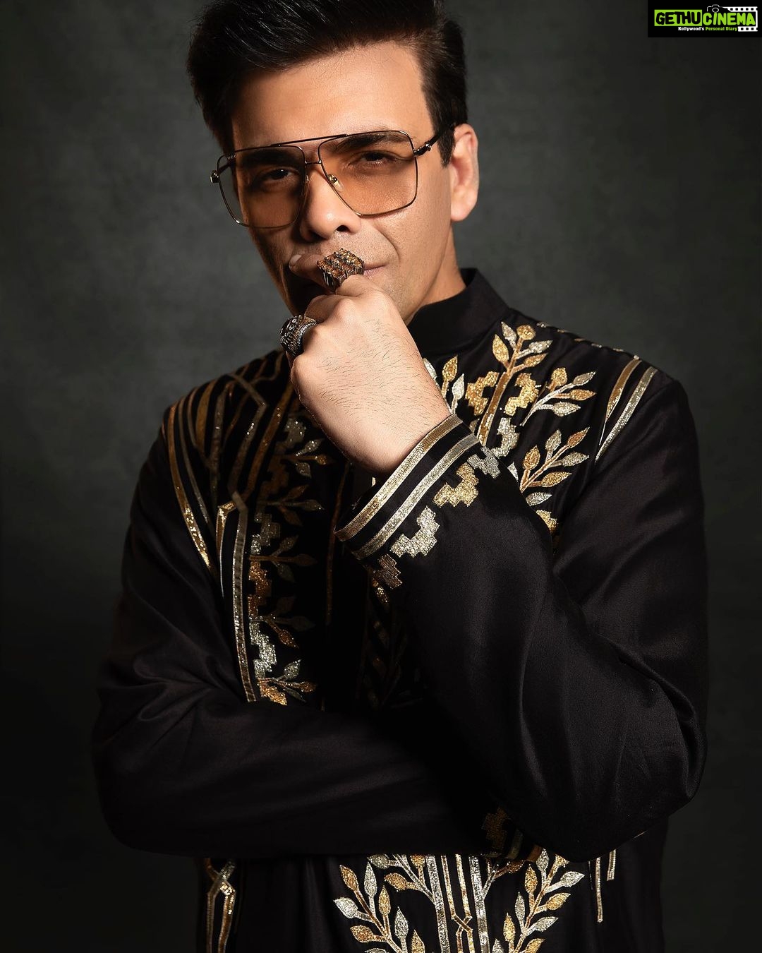 Karan Johar Instagram - Diwali nights begin!!!!! In @abujanisandeepkhosla styled by @ekalakhani โค๏ธ๐งก๐๐ ๐ท @maajidkhan88