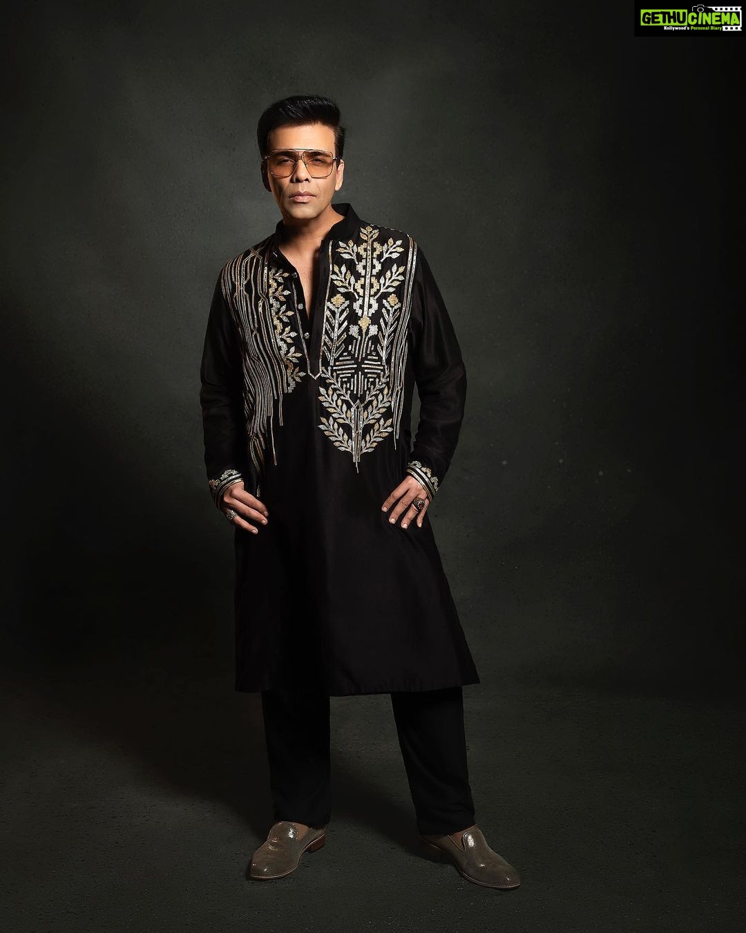 Karan Johar Instagram - Diwali nights begin!!!!! In @abujanisandeepkhosla styled by @ekalakhani โค๏ธ๐งก๐๐ ๐ท @maajidkhan88