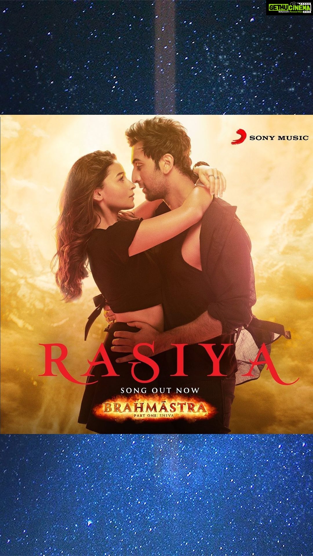 Karan Johar Instagram - With all the love & light within us, here’s sharing #Rasiya - a song, a feeling and an emotion that SO MANY of you have been waiting for!!🧡 #Brahmastra