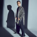 Karan Johar Instagram - Shadows of gold!!! A jhalak of festivities! Styled by the to be birthday girl @ekalakhani in @abujanisandeepkhosla 📷 @sheldon.santos #jhalakdikhlajaa
