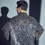 Karan Johar Instagram - Shadows of gold!!! A jhalak of festivities! Styled by the to be birthday girl @ekalakhani in @abujanisandeepkhosla 📷 @sheldon.santos #jhalakdikhlajaa